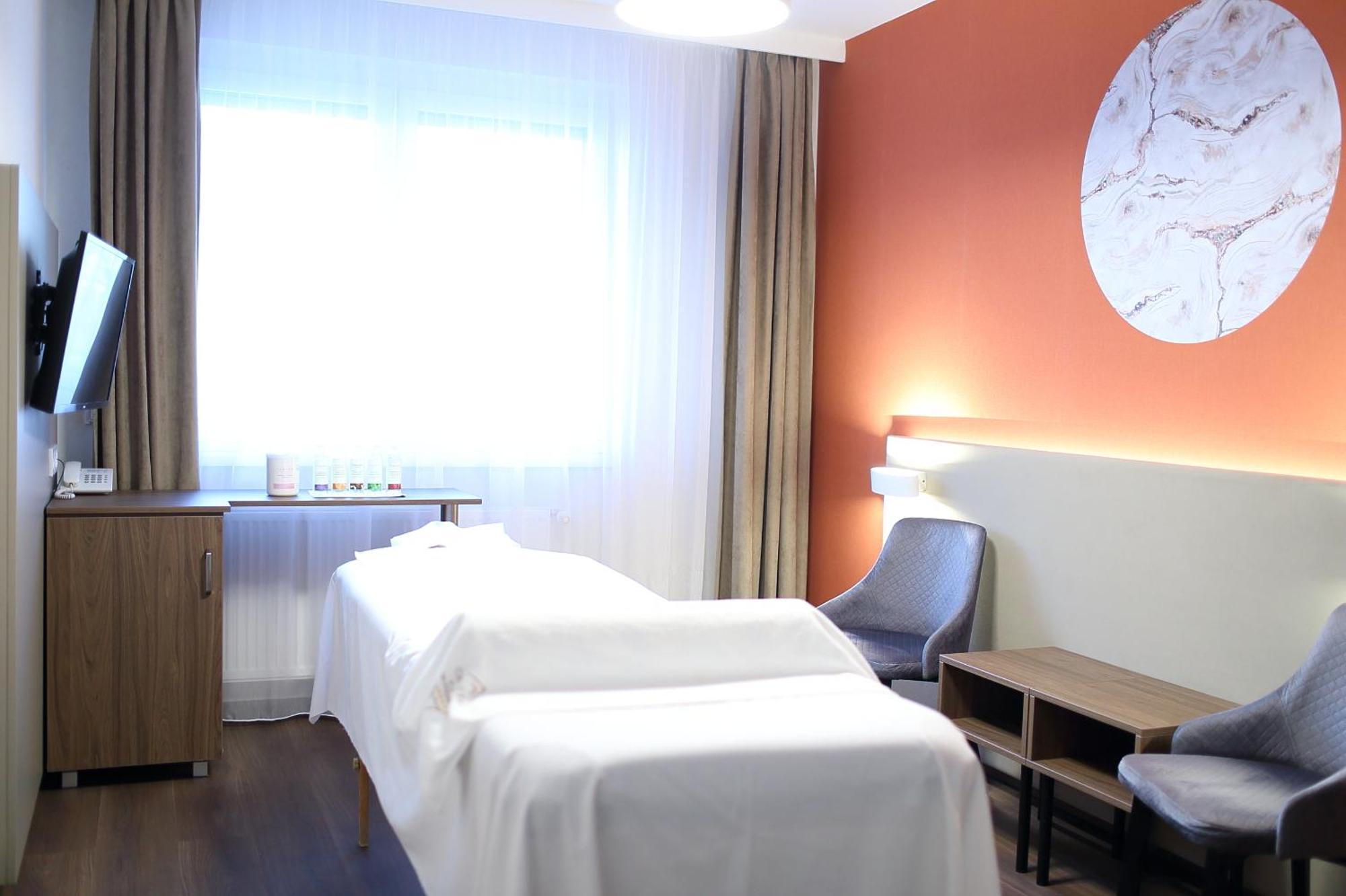 Hotel Crystal Hajdúszoboszló Dış mekan fotoğraf